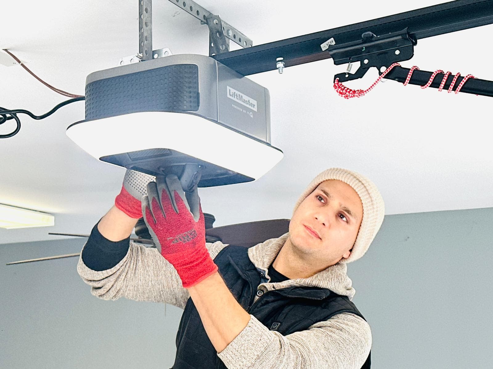 Modern garage door on a contemporary home